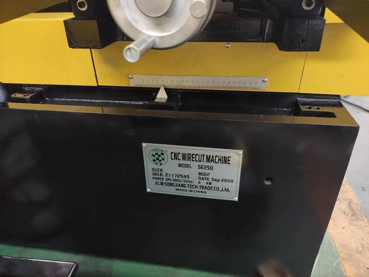 Service après-vente Machine de découpe de fil CNC EDM Super économique Dk7725 pour le métal