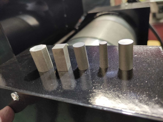 Super économique machine à découper du fil CNC Dk7732 avec service après-vente