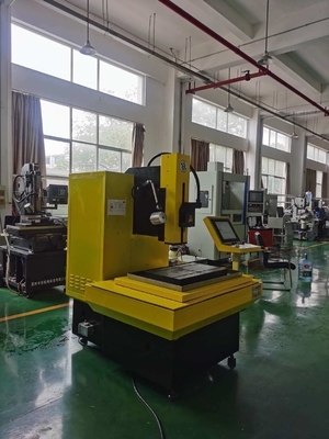 Machine de forage à petits trous SJD704WL 400x300x370 Multi axis CNC EDM pour l'industrie