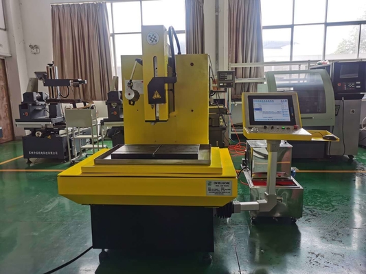 Machine de forage à petits trous CNC EDM à 5 axes personnalisée Sjd705c