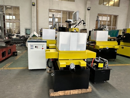 Machine de découpe de fil métallique de précision M320 EDM Smart Dk7732 pour l'industrie métallurgique