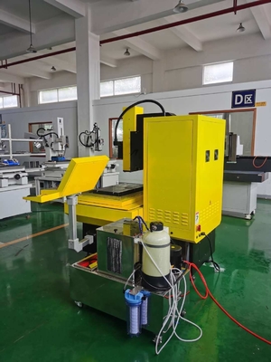 Machine de perçage à petits trous EDM à quatre axes