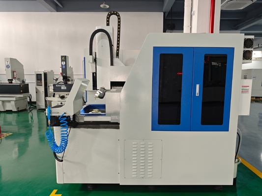 SJD706 Machine de perçage de petits trous CNC EDM à six axes de haute précision pour les trous de refroidissement par film de la lame de turbine