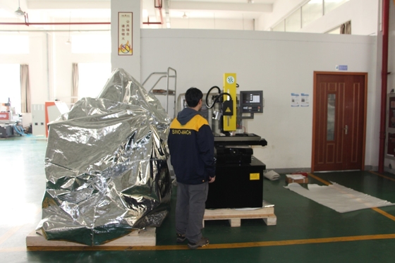 Le système d'enroulement à la matrice CNC EDM450h avec fonction de surface miroir