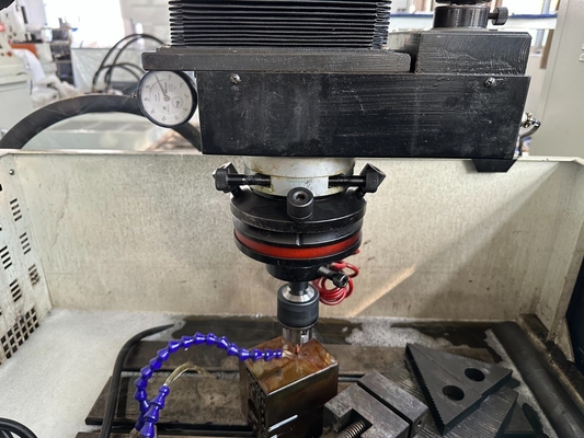 Dischargeur électrique CNC en métal à 3 axes EDM300H avec usinage à la fonction miroir