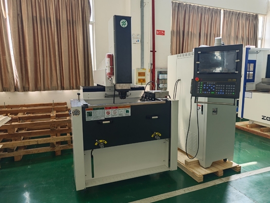 Machine à décharge électrique à commande numérique par ordinateur à effet miroir EDM450H pour usinage de précision