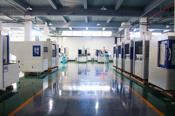 Centre d'usinage vertical CNC Vmc855 de haute précision avec contrôle en boucle semi-fermé
