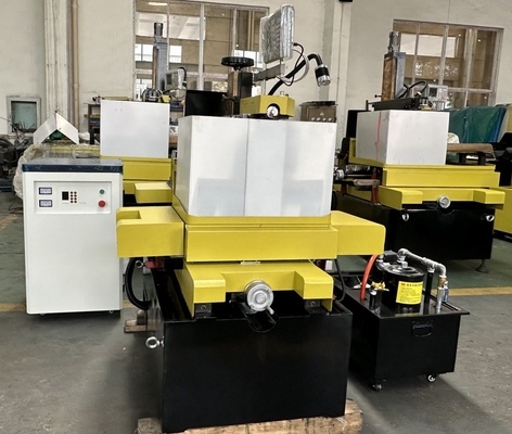 Contrôle numérique EDM CNC à fil coupé Dk7745 de type intelligent avec traitement de haute précision