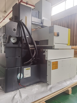 Travail à l'étincelle CNC Décharge électrique de fil de coupe EDM machine D320c