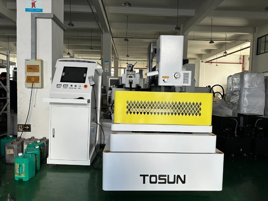 Travail à l'étincelle CNC Décharge électrique de fil de coupe EDM machine D320c