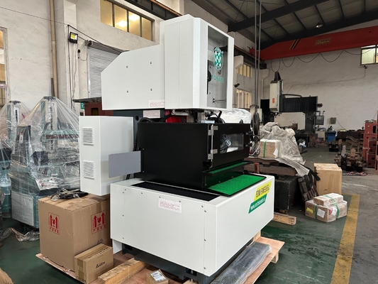 Machine CNC de précision de coupe de fil de cuivre Swe85SL