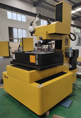 EDM de découpe de fil CNC Dk7750F pour une découpe précise et rapide