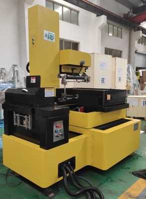 EDM de découpe de fil CNC Dk7750F pour une découpe précise et rapide