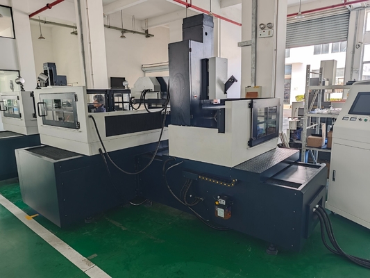 Machine EDM à ciseaux CNC à grande vitesse à grande traction Dk77120 pour la découpe de métaux de précision