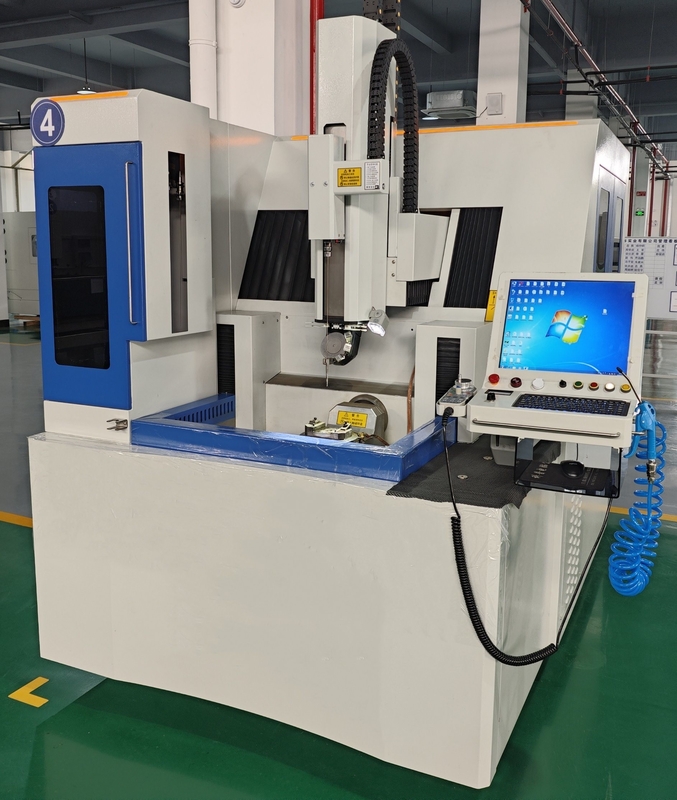 SJD706 Machine de perçage de petits trous CNC EDM à six axes de haute précision pour les trous de refroidissement par film de la lame de turbine